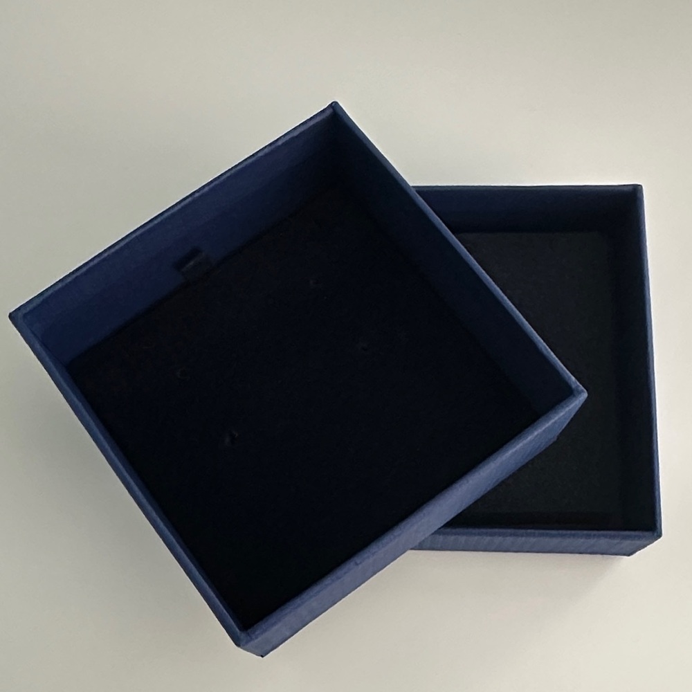 Swarovski Box Earrings - Picture 4 of 7